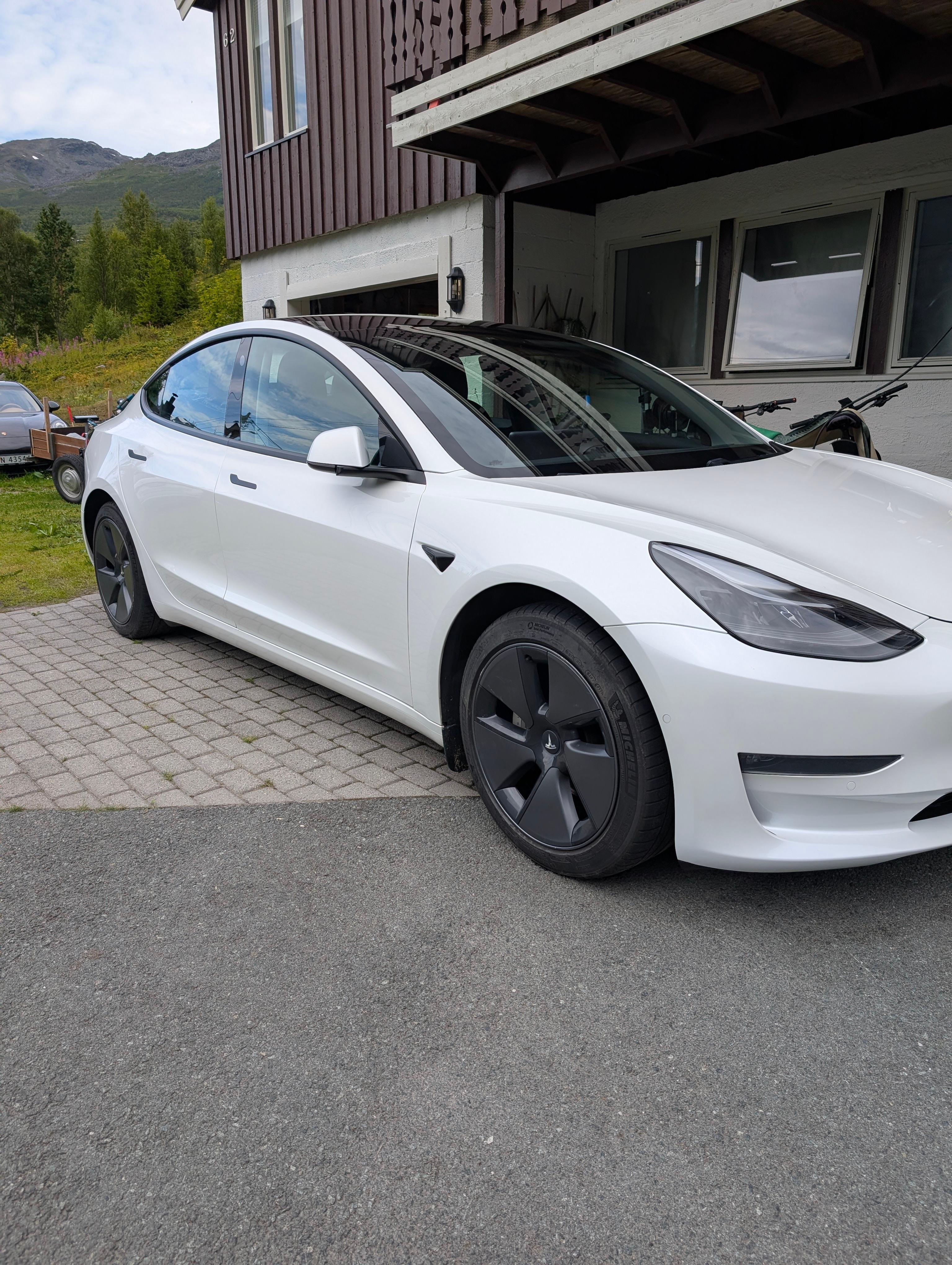 TESLA, Model 3