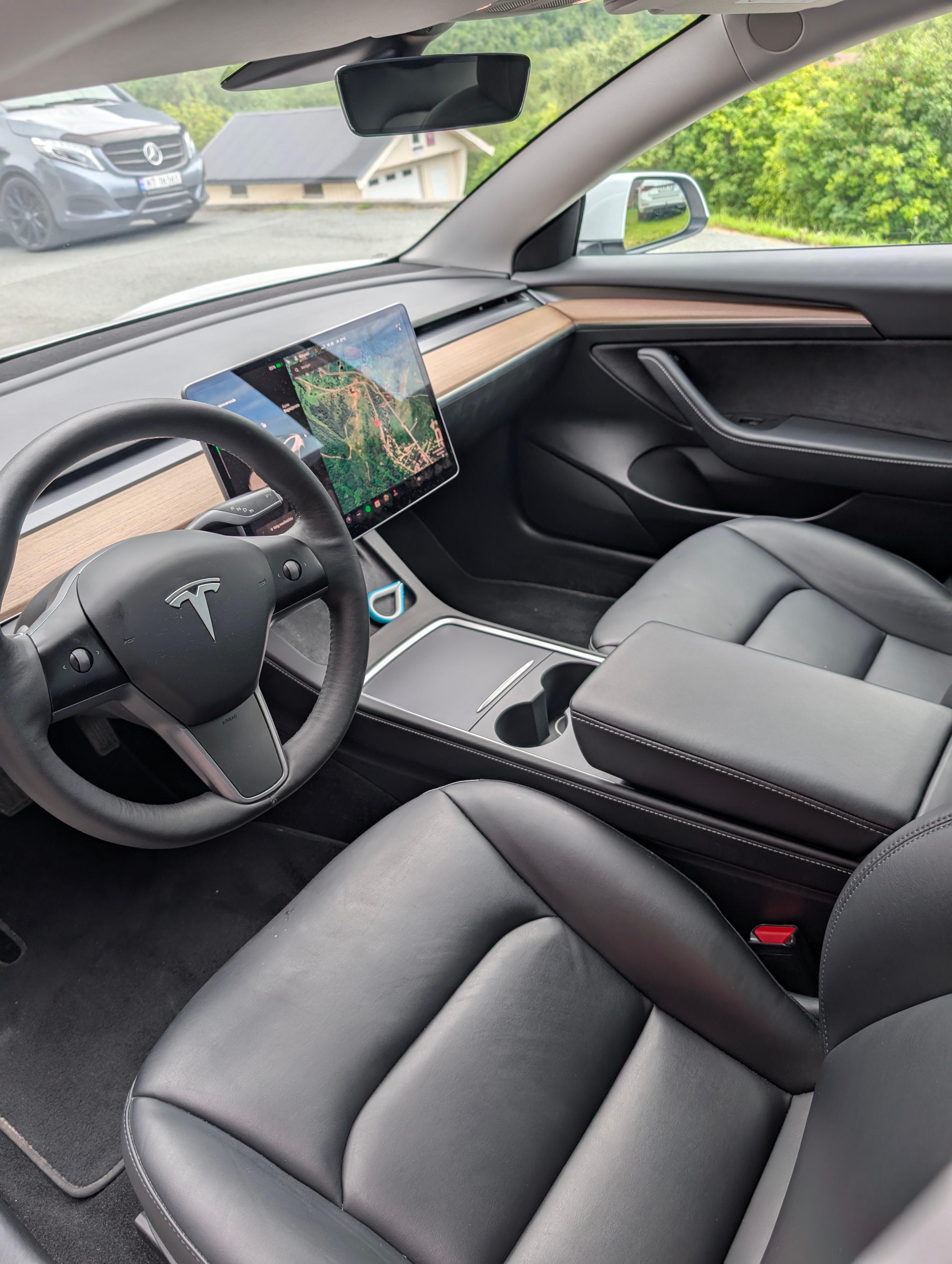 TESLA, Model 3